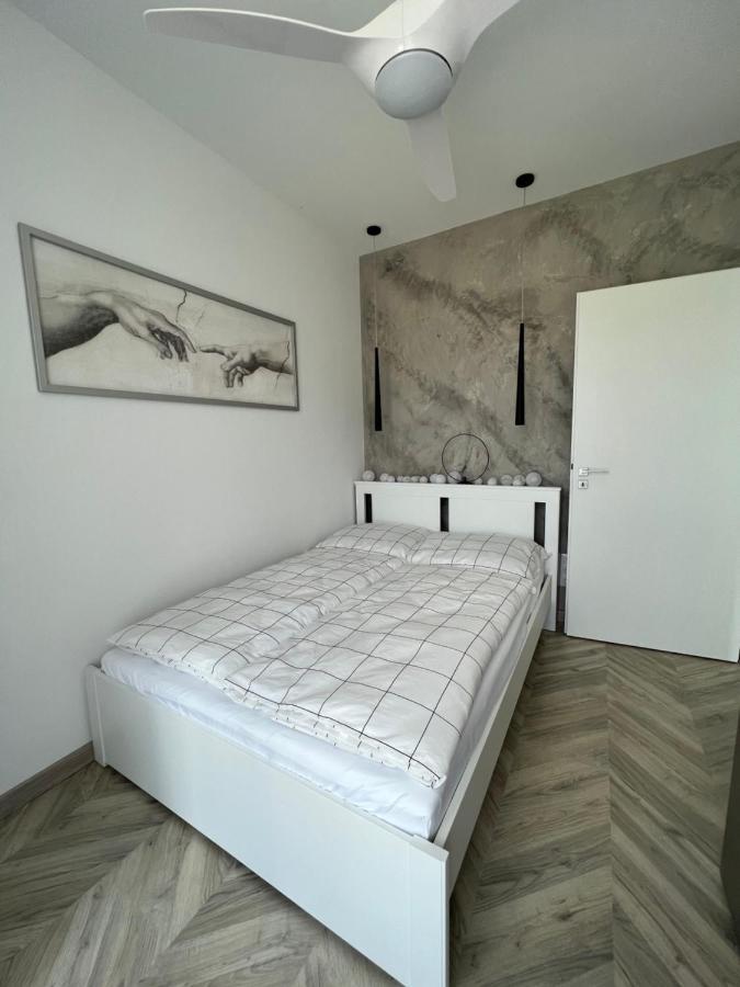 Beige Villa บาลาทอนเคเนเช ภายนอก รูปภาพ